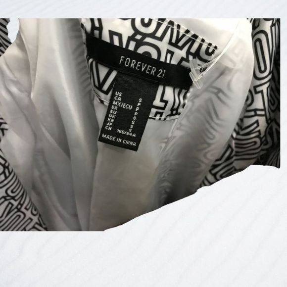 🎉 3 for $15 NWOT Forever 21 Tokyo Windbreaker Light Jacket Size Small - Picture 4 of 4